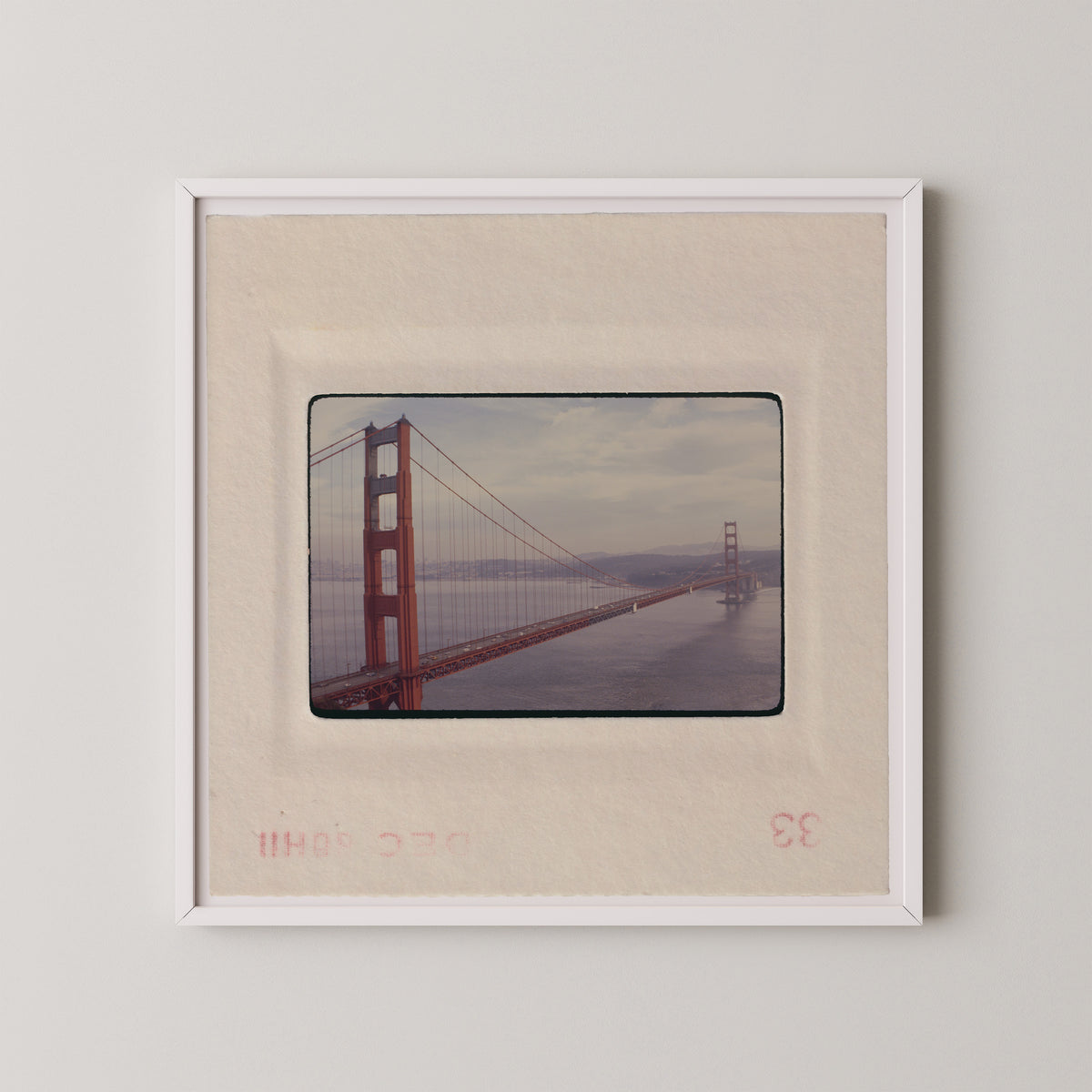 a photograph of the Golden Gate Bridge, a famous suspension bridge in San Francisco, California.