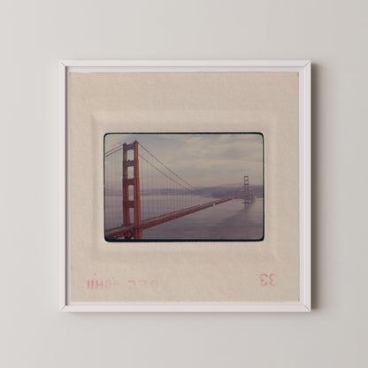 a photograph of the Golden Gate Bridge, a famous suspension bridge in San Francisco, California.